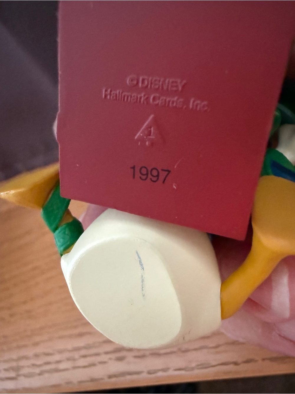 Donald Duck Hallmark Keepsake Ornament 1997 Donald’s Surprising Gift - Picture 3 of 9
